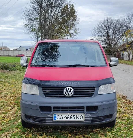 Красный Фольксваген Transporter, объемом двигателя 2.5 л и пробегом 405 тыс. км за 7500 $, фото 2 на Automoto.ua