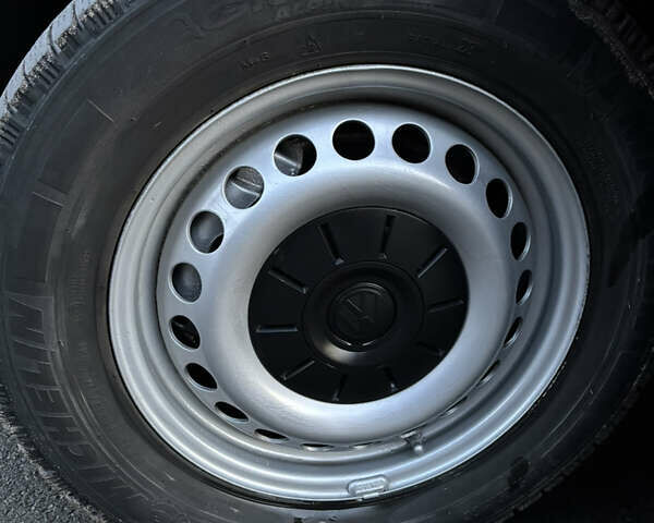 Красный Фольксваген Transporter, объемом двигателя 1.98 л и пробегом 259 тыс. км за 8500 $, фото 12 на Automoto.ua