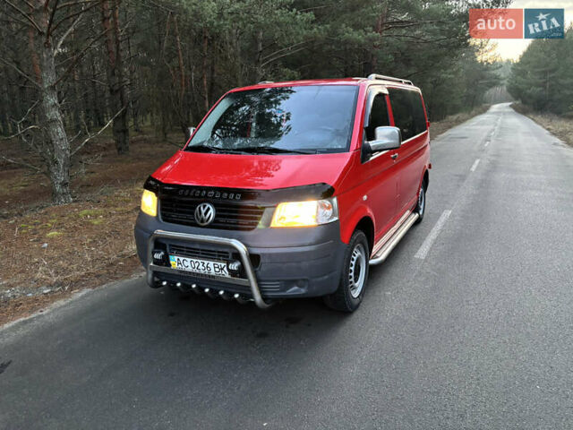 Красный Фольксваген Transporter, объемом двигателя 1.98 л и пробегом 259 тыс. км за 8500 $, фото 1 на Automoto.ua