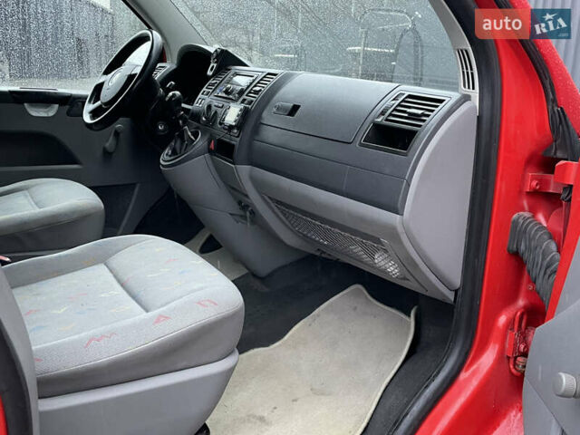 Красный Фольксваген Transporter, объемом двигателя 1.9 л и пробегом 335 тыс. км за 7899 $, фото 85 на Automoto.ua