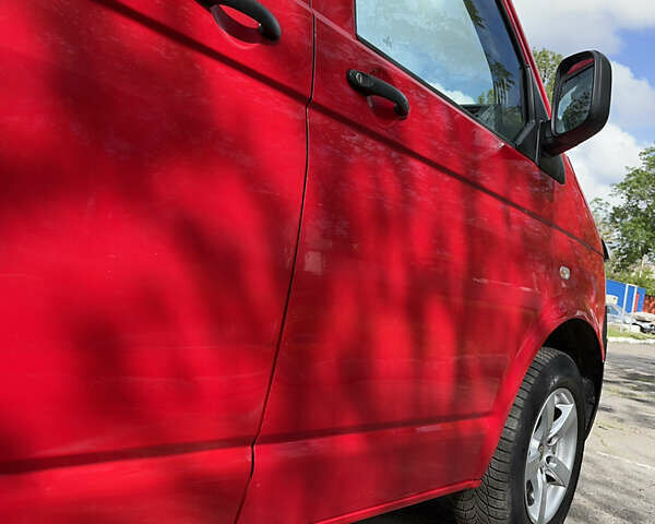 Червоний Фольксваген Transporter, об'ємом двигуна 1.9 л та пробігом 405 тис. км за 9000 $, фото 1 на Automoto.ua
