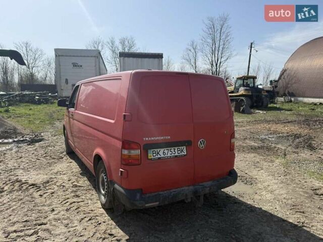 Красный Фольксваген Transporter, объемом двигателя 2.5 л и пробегом 430 тыс. км за 7900 $, фото 2 на Automoto.ua