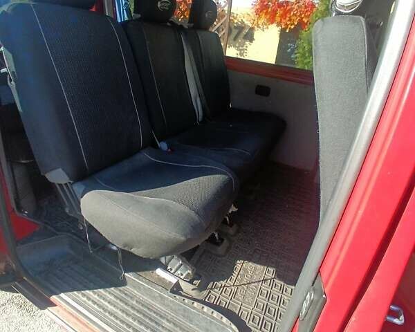 Красный Фольксваген Transporter, объемом двигателя 1.98 л и пробегом 383 тыс. км за 8500 $, фото 5 на Automoto.ua