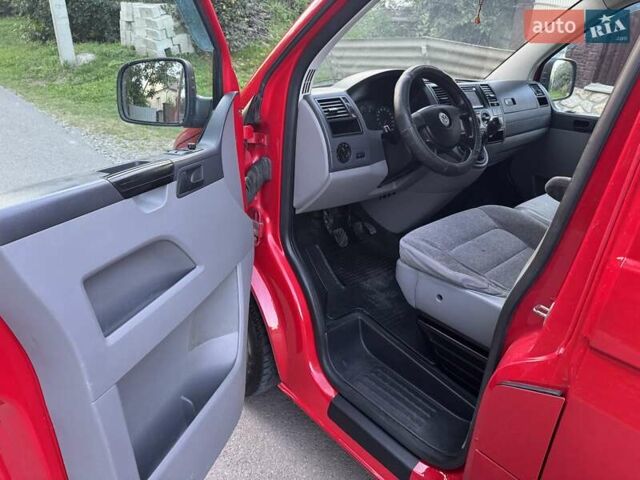 Красный Фольксваген Transporter, объемом двигателя 1.9 л и пробегом 285 тыс. км за 9500 $, фото 21 на Automoto.ua