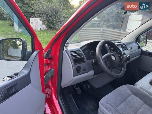 Красный Фольксваген Transporter, объемом двигателя 1.9 л и пробегом 285 тыс. км за 9500 $, фото 22 на Automoto.ua