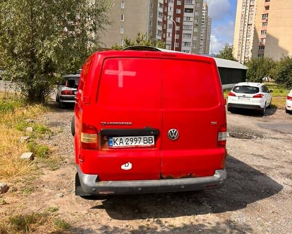 Красный Фольксваген Transporter, объемом двигателя 2 л и пробегом 430 тыс. км за 8000 $, фото 2 на Automoto.ua
