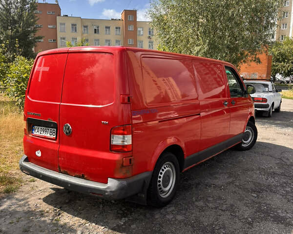 Красный Фольксваген Transporter, объемом двигателя 2 л и пробегом 430 тыс. км за 8000 $, фото 1 на Automoto.ua