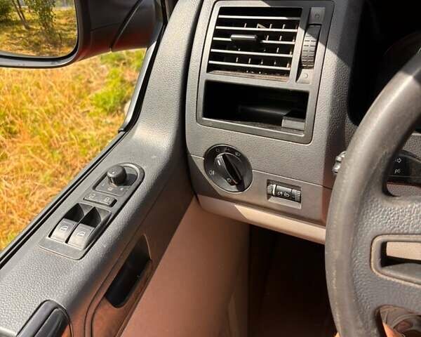 Красный Фольксваген Transporter, объемом двигателя 2 л и пробегом 430 тыс. км за 8000 $, фото 5 на Automoto.ua