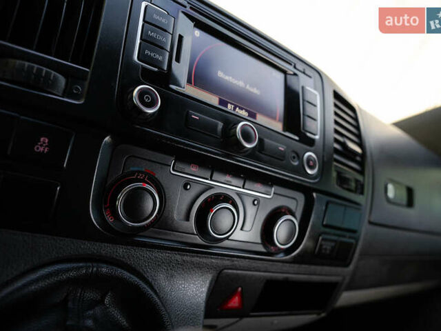 Красный Фольксваген Transporter, объемом двигателя 1.97 л и пробегом 470 тыс. км за 12900 $, фото 64 на Automoto.ua