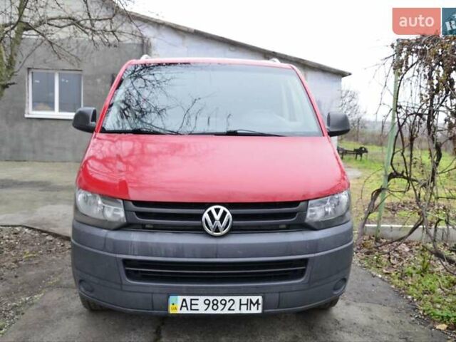 Красный Фольксваген Transporter, объемом двигателя 1.97 л и пробегом 446 тыс. км за 12100 $, фото 1 на Automoto.ua