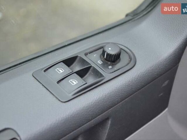 Красный Фольксваген Transporter, объемом двигателя 1.97 л и пробегом 446 тыс. км за 12100 $, фото 21 на Automoto.ua