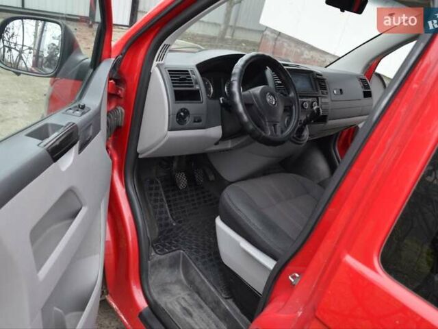 Красный Фольксваген Transporter, объемом двигателя 1.97 л и пробегом 446 тыс. км за 12100 $, фото 11 на Automoto.ua