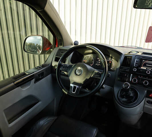 Красный Фольксваген Transporter, объемом двигателя 1.97 л и пробегом 470 тыс. км за 12900 $, фото 56 на Automoto.ua