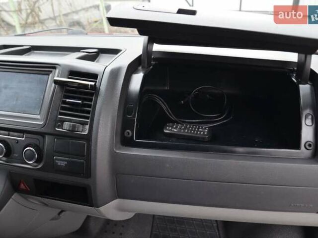 Красный Фольксваген Transporter, объемом двигателя 1.97 л и пробегом 446 тыс. км за 12100 $, фото 19 на Automoto.ua