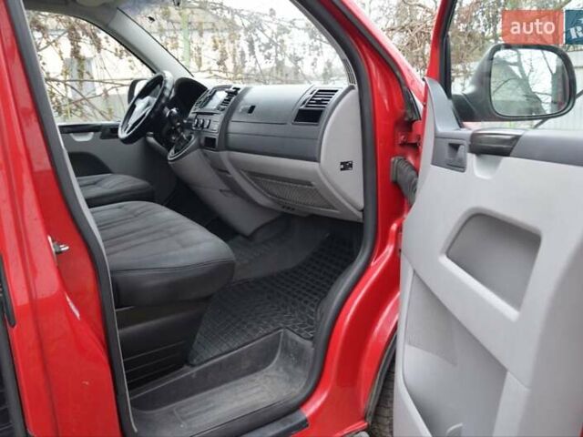 Красный Фольксваген Transporter, объемом двигателя 1.97 л и пробегом 446 тыс. км за 12100 $, фото 4 на Automoto.ua