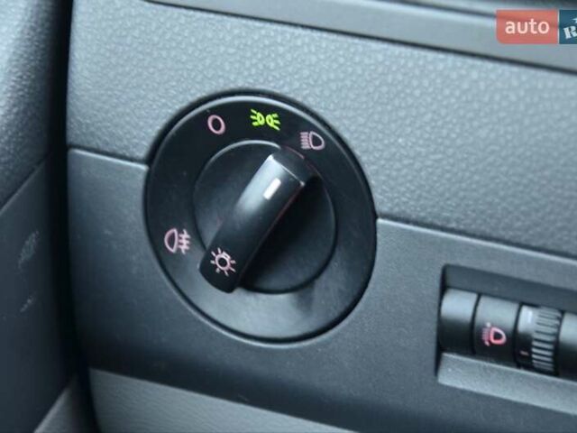 Красный Фольксваген Transporter, объемом двигателя 1.97 л и пробегом 446 тыс. км за 12100 $, фото 17 на Automoto.ua