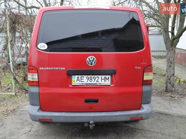 Красный Фольксваген Transporter, объемом двигателя 1.97 л и пробегом 446 тыс. км за 12100 $, фото 2 на Automoto.ua