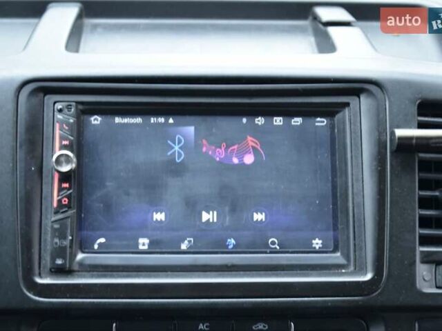 Красный Фольксваген Transporter, объемом двигателя 1.97 л и пробегом 446 тыс. км за 12100 $, фото 14 на Automoto.ua