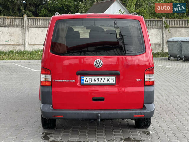 Красный Фольксваген Transporter, объемом двигателя 2 л и пробегом 230 тыс. км за 12700 $, фото 5 на Automoto.ua