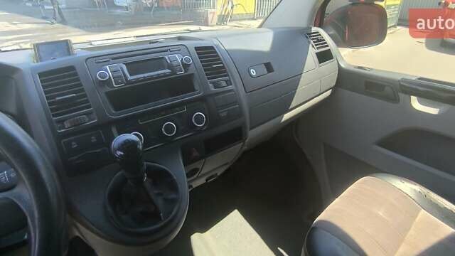 Красный Фольксваген Transporter, объемом двигателя 2 л и пробегом 301 тыс. км за 12700 $, фото 25 на Automoto.ua