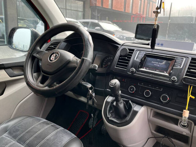 Красный Фольксваген Transporter, объемом двигателя 2 л и пробегом 320 тыс. км за 17300 $, фото 11 на Automoto.ua
