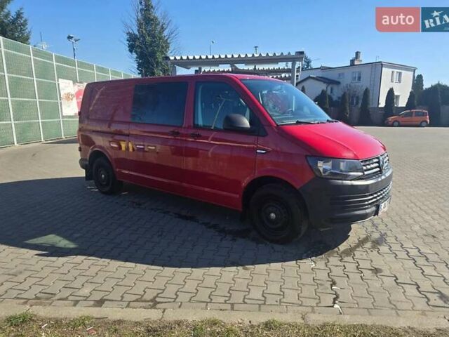Красный Фольксваген Transporter, объемом двигателя 2 л и пробегом 146 тыс. км за 12500 $, фото 1 на Automoto.ua