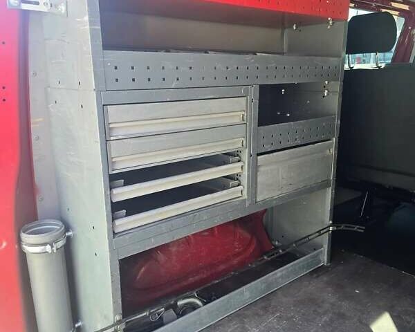 Красный Фольксваген Transporter, объемом двигателя 2 л и пробегом 146 тыс. км за 12500 $, фото 6 на Automoto.ua