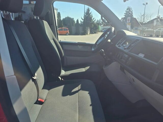 Красный Фольксваген Transporter, объемом двигателя 2 л и пробегом 146 тыс. км за 10000 $, фото 5 на Automoto.ua