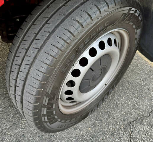 Червоний Фольксваген Transporter, об'ємом двигуна 2 л та пробігом 219 тис. км за 26550 $, фото 24 на Automoto.ua