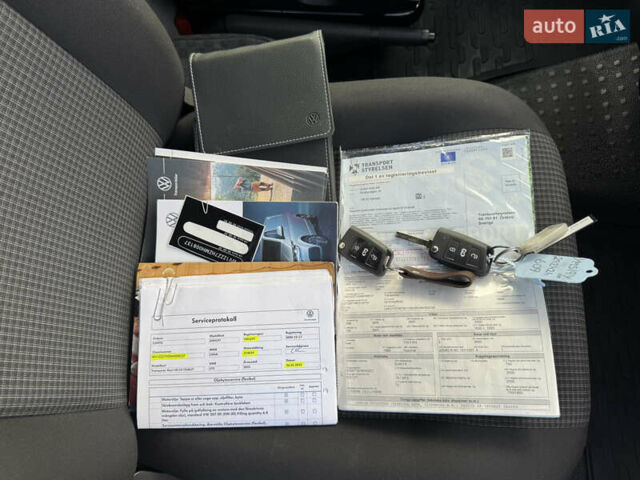 Червоний Фольксваген Transporter, об'ємом двигуна 2 л та пробігом 219 тис. км за 26550 $, фото 66 на Automoto.ua