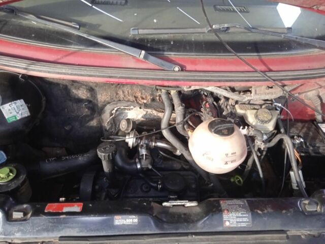 Червоний Фольксваген Transporter, об'ємом двигуна 1.9 л та пробігом 450 тис. км за 4100 $, фото 12 на Automoto.ua