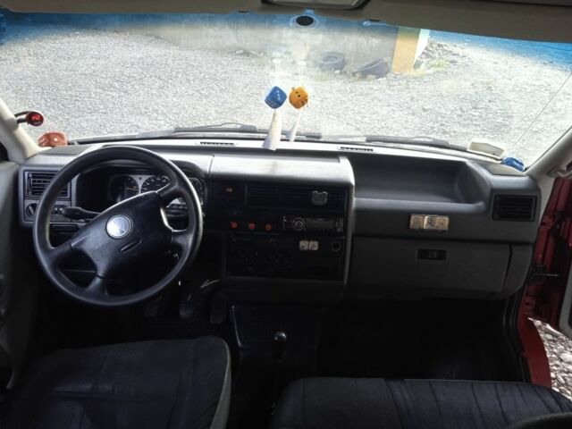 Червоний Фольксваген Transporter, об'ємом двигуна 1.9 л та пробігом 450 тис. км за 4100 $, фото 8 на Automoto.ua