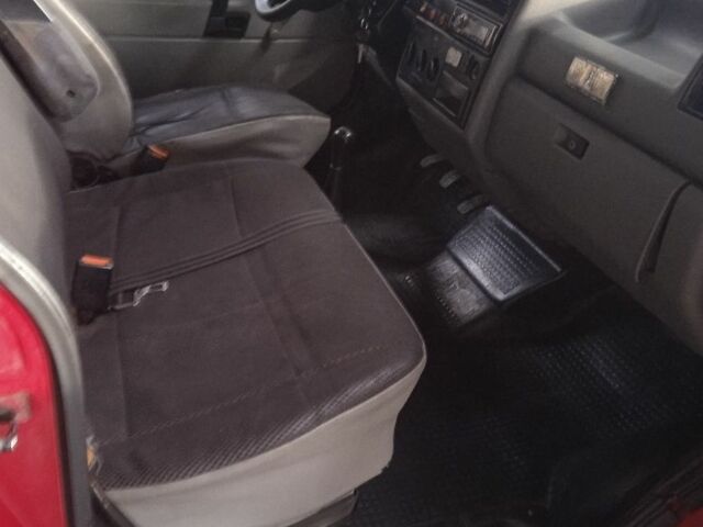 Червоний Фольксваген Transporter, об'ємом двигуна 1.9 л та пробігом 450 тис. км за 4100 $, фото 9 на Automoto.ua