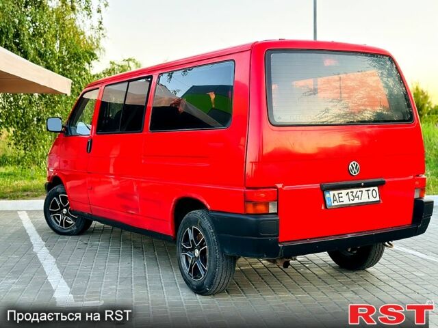 Красный Фольксваген Transporter, объемом двигателя 2.4 л и пробегом 290 тыс. км за 3450 $, фото 2 на Automoto.ua