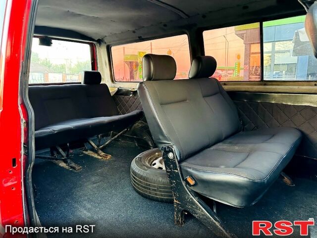 Красный Фольксваген Transporter, объемом двигателя 2.4 л и пробегом 290 тыс. км за 3450 $, фото 11 на Automoto.ua