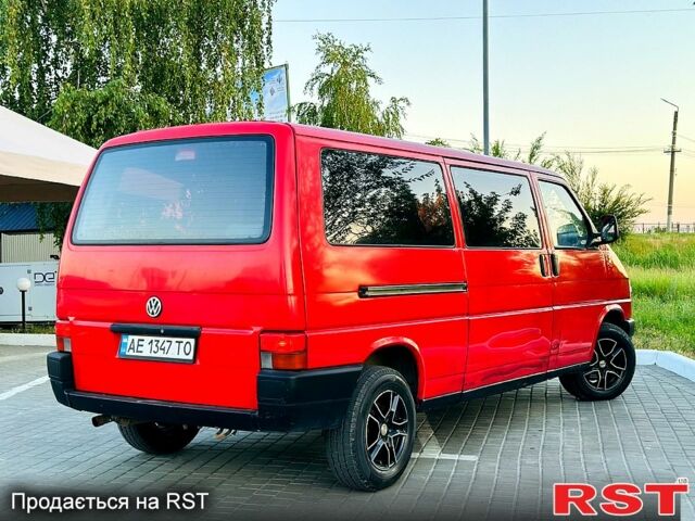 Красный Фольксваген Transporter, объемом двигателя 2.4 л и пробегом 290 тыс. км за 3450 $, фото 3 на Automoto.ua
