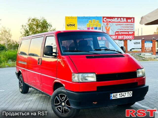 Красный Фольксваген Transporter, объемом двигателя 2.4 л и пробегом 290 тыс. км за 3450 $, фото 4 на Automoto.ua