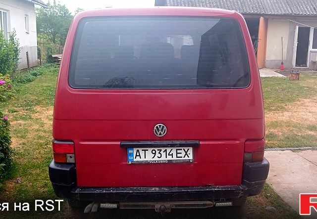Красный Фольксваген Transporter, объемом двигателя 1.9 л и пробегом 400 тыс. км за 3700 $, фото 3 на Automoto.ua