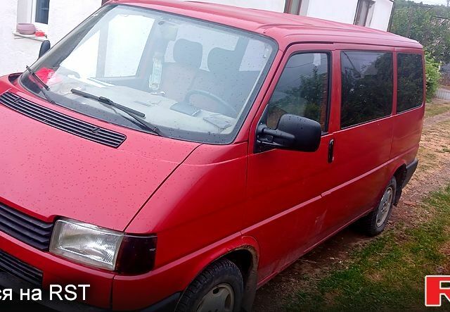 Красный Фольксваген Transporter, объемом двигателя 1.9 л и пробегом 400 тыс. км за 3700 $, фото 4 на Automoto.ua