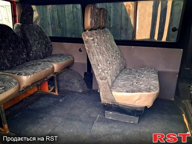 Красный Фольксваген Transporter, объемом двигателя 1.9 л и пробегом 352 тыс. км за 6200 $, фото 4 на Automoto.ua