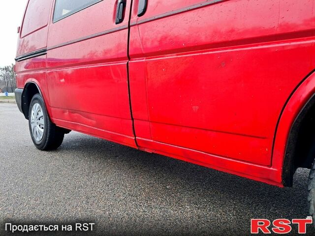Червоний Фольксваген Transporter, об'ємом двигуна 25 л та пробігом 365 тис. км за 4850 $, фото 2 на Automoto.ua
