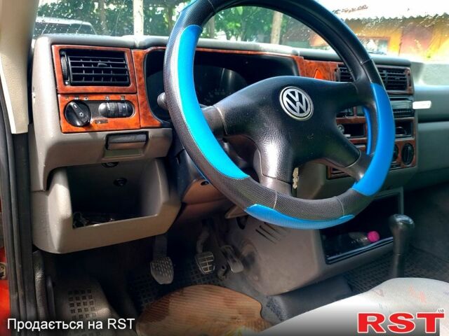 Червоний Фольксваген Transporter, об'ємом двигуна 1.9 л та пробігом 360 тис. км за 5200 $, фото 9 на Automoto.ua