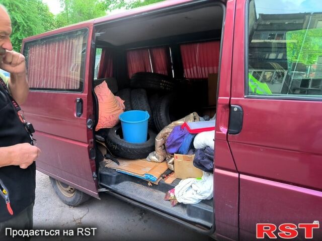 Красный Фольксваген Transporter, объемом двигателя 2.5 л и пробегом 250 тыс. км за 5000 $, фото 6 на Automoto.ua