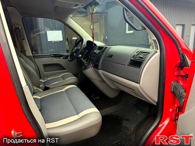 Червоний Фольксваген Transporter, об'ємом двигуна 1.9 л та пробігом 290 тис. км за 8600 $, фото 12 на Automoto.ua