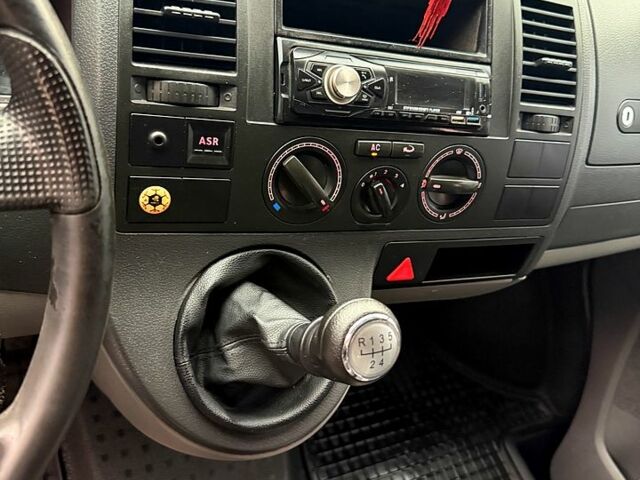 Червоний Фольксваген Transporter, об'ємом двигуна 1.9 л та пробігом 290 тис. км за 8600 $, фото 7 на Automoto.ua