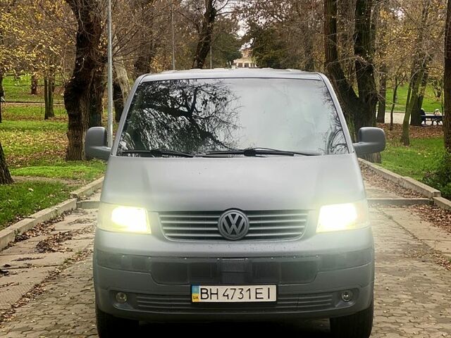 Красный Фольксваген Transporter, объемом двигателя 2.5 л и пробегом 300 тыс. км за 7500 $, фото 2 на Automoto.ua