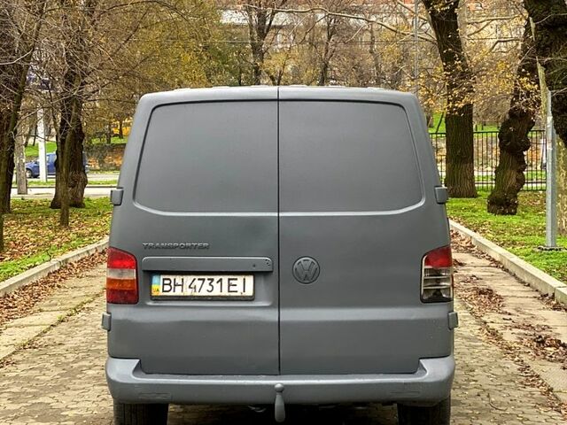 Красный Фольксваген Transporter, объемом двигателя 2.5 л и пробегом 300 тыс. км за 7500 $, фото 3 на Automoto.ua