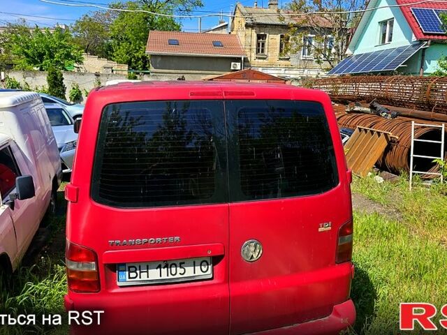 Красный Фольксваген Transporter, объемом двигателя 1.9 л и пробегом 350 тыс. км за 8000 $, фото 3 на Automoto.ua