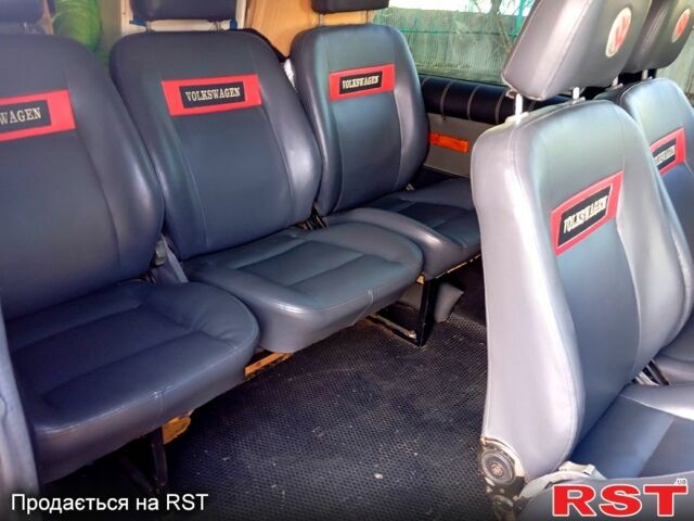 Красный Фольксваген Transporter, объемом двигателя 25 л и пробегом 280 тыс. км за 8490 $, фото 10 на Automoto.ua