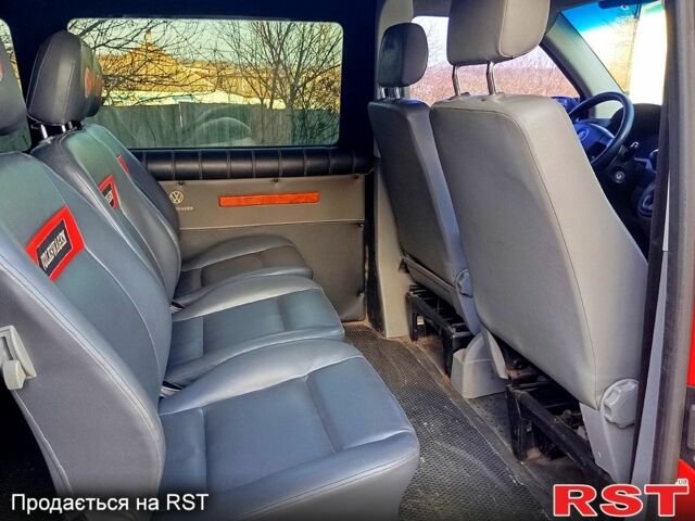 Красный Фольксваген Transporter, объемом двигателя 25 л и пробегом 280 тыс. км за 8490 $, фото 11 на Automoto.ua